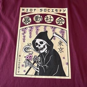 size XL, riot society Tshirt